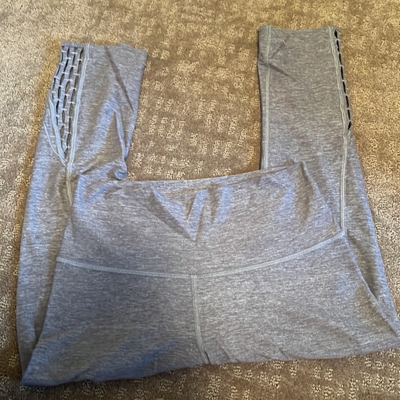Lululemon- size 8 special wunder under - Picture 4 of 4